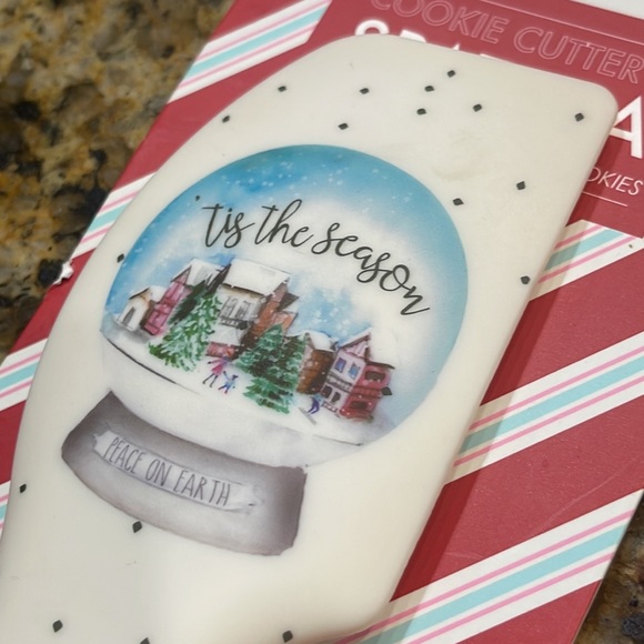 Holiday Spatula & Christmas Tree Cookie Cutter - Picture 4 of 7